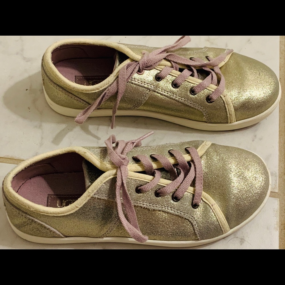 Girls metallic UGG sneakers size 4 / 34